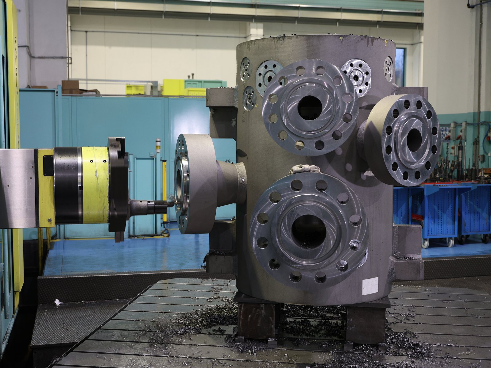 Alesatura di precisione di un grande foro cilindrico, Officine Mara